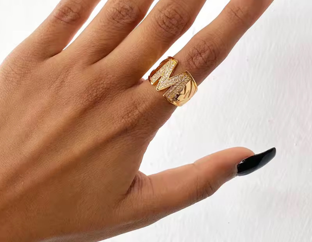 Anillo Letra - TOP | 🛡️Acero inoxidable